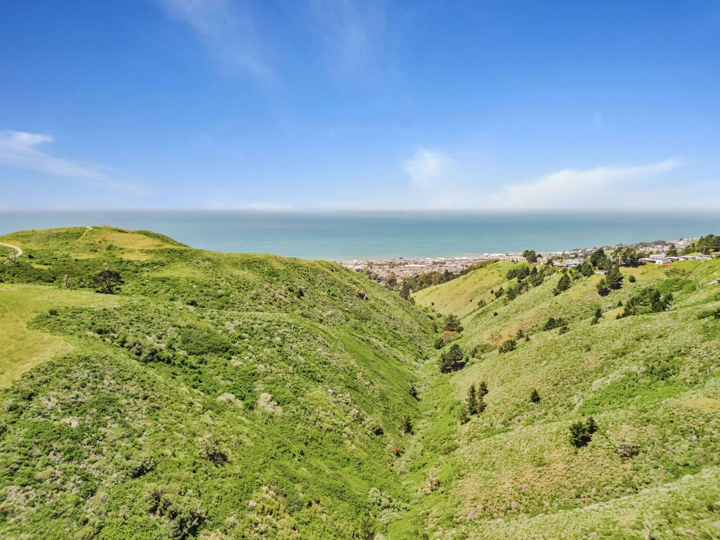 Detail Gallery Image 3 of 50 For 720 Lockhaven Dr, Pacifica,  CA 94044 - 4 Beds | 2 Baths