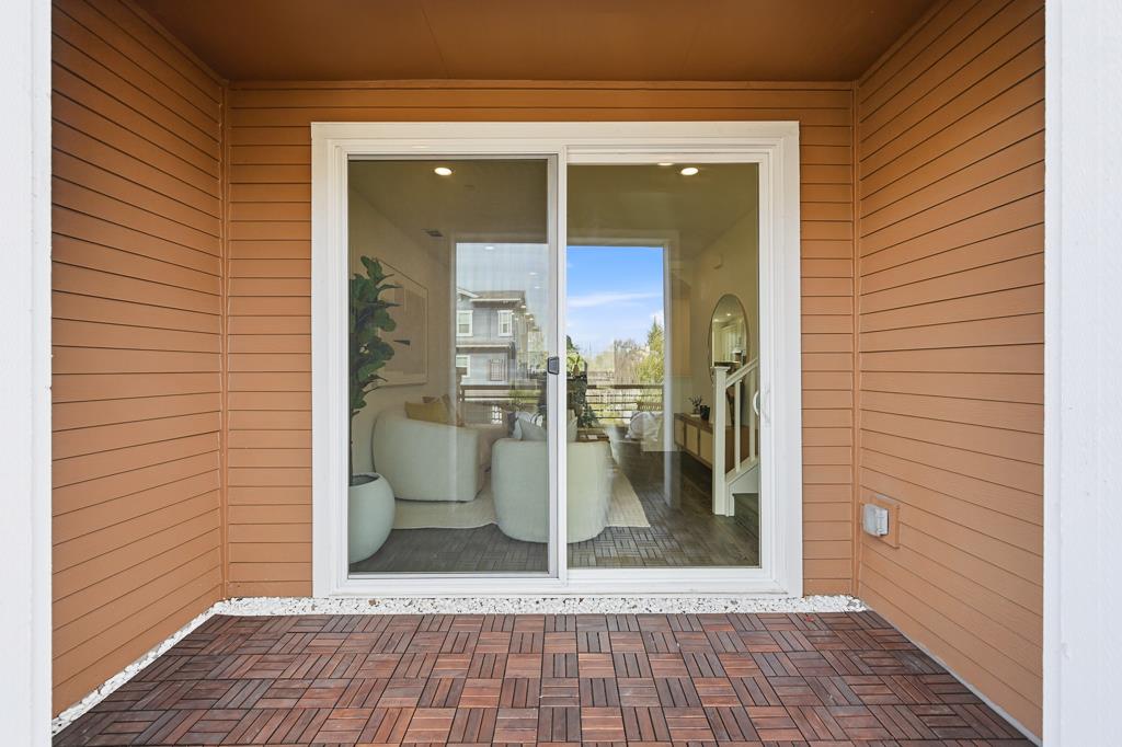 Detail Gallery Image 10 of 67 For 2287 Mora Pl, Mountain View,  CA 94040 - 2 Beds | 2/1 Baths
