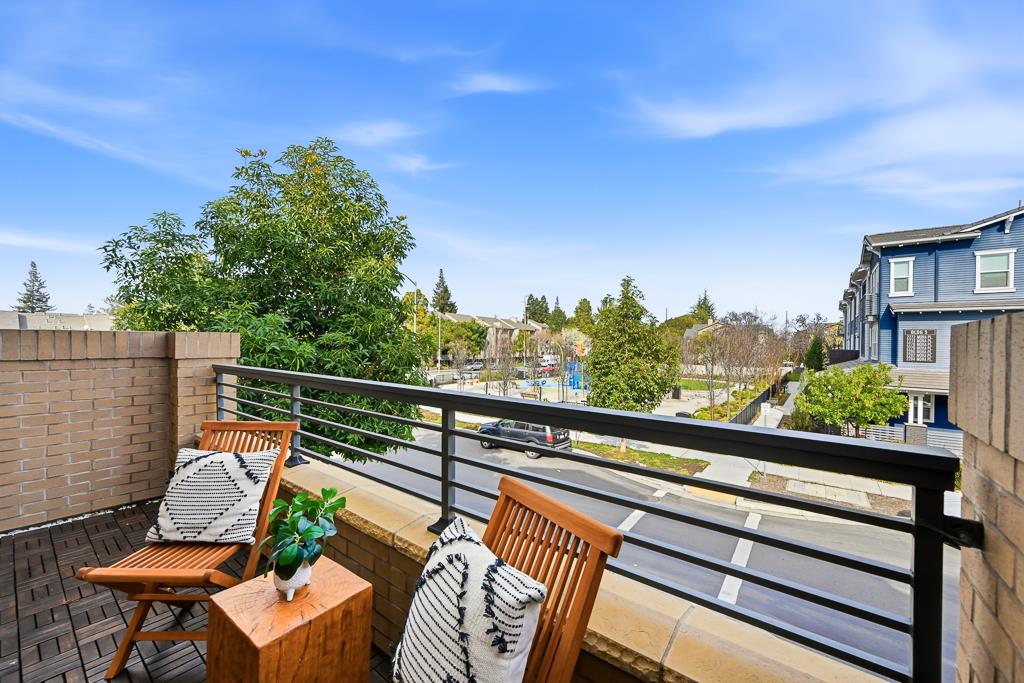 Detail Gallery Image 12 of 67 For 2287 Mora Pl, Mountain View,  CA 94040 - 2 Beds | 2/1 Baths