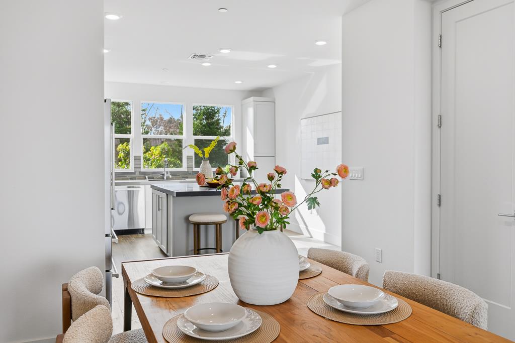 Detail Gallery Image 20 of 67 For 2287 Mora Pl, Mountain View,  CA 94040 - 2 Beds | 2/1 Baths