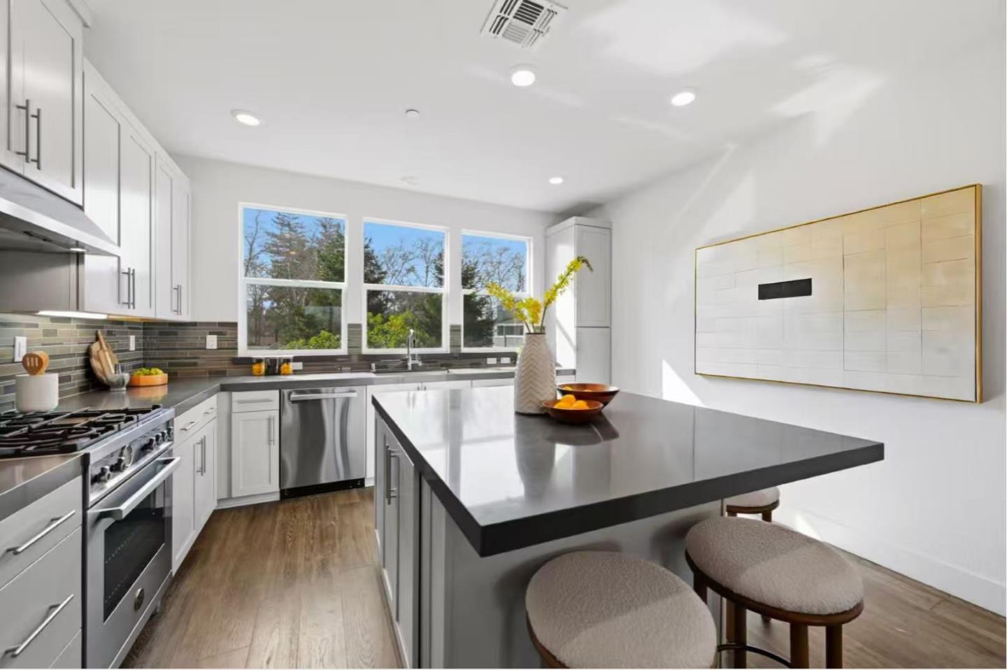 Detail Gallery Image 21 of 67 For 2287 Mora Pl, Mountain View,  CA 94040 - 2 Beds | 2/1 Baths