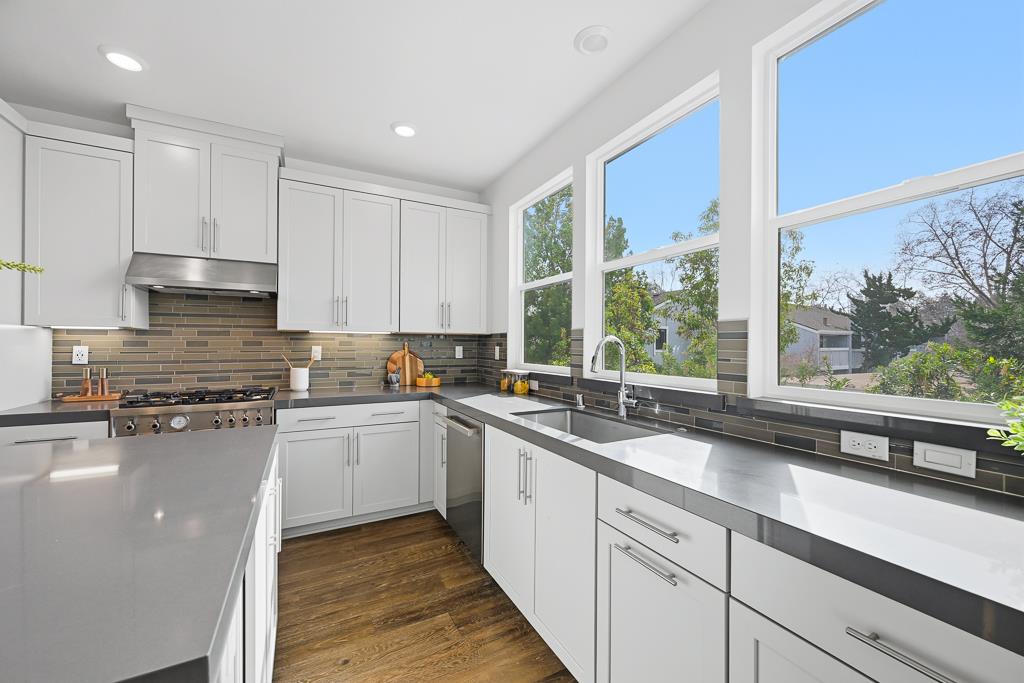 Detail Gallery Image 26 of 67 For 2287 Mora Pl, Mountain View,  CA 94040 - 2 Beds | 2/1 Baths