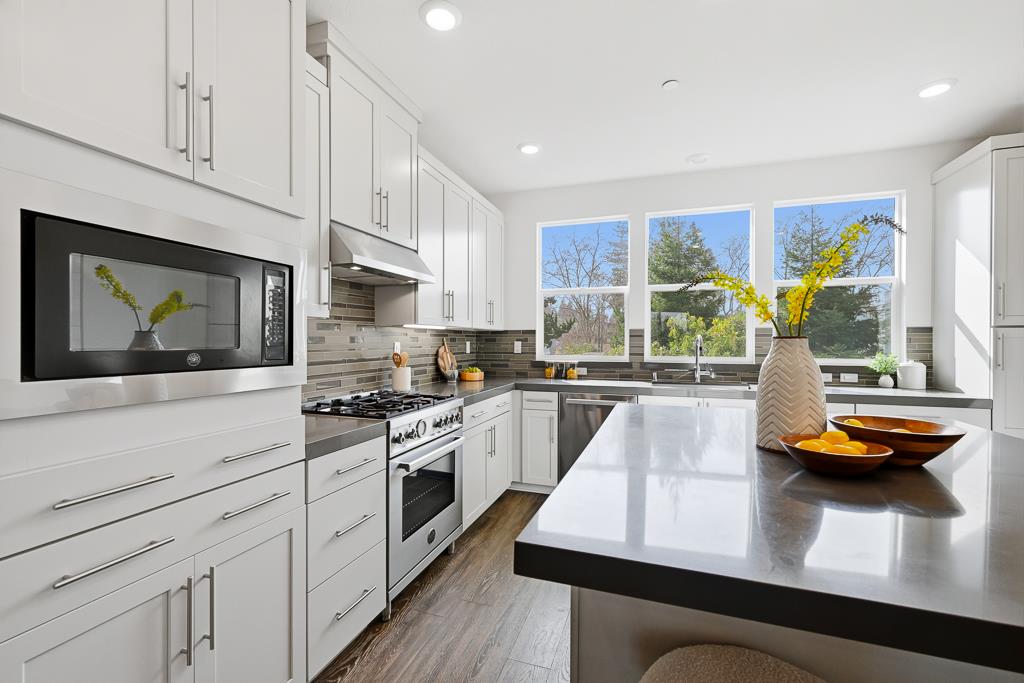 Detail Gallery Image 30 of 67 For 2287 Mora Pl, Mountain View,  CA 94040 - 2 Beds | 2/1 Baths