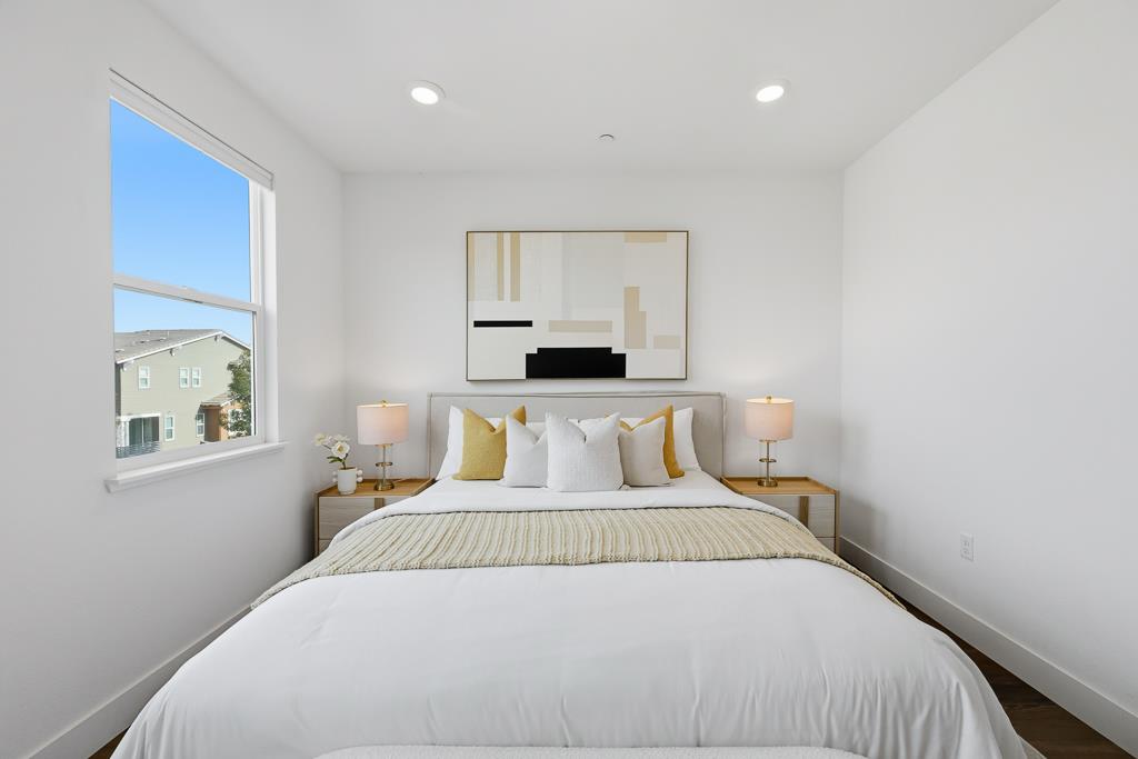 Detail Gallery Image 34 of 67 For 2287 Mora Pl, Mountain View,  CA 94040 - 2 Beds | 2/1 Baths