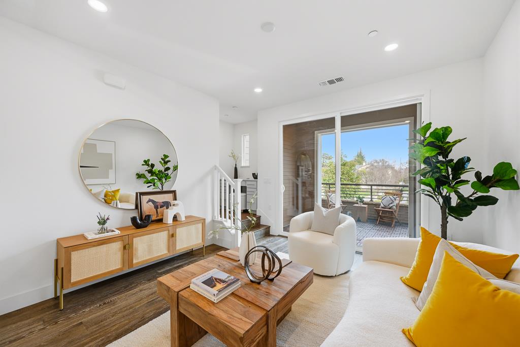 Detail Gallery Image 4 of 67 For 2287 Mora Pl, Mountain View,  CA 94040 - 2 Beds | 2/1 Baths