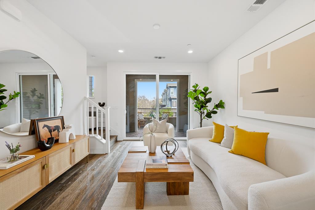 Detail Gallery Image 7 of 67 For 2287 Mora Pl, Mountain View,  CA 94040 - 2 Beds | 2/1 Baths