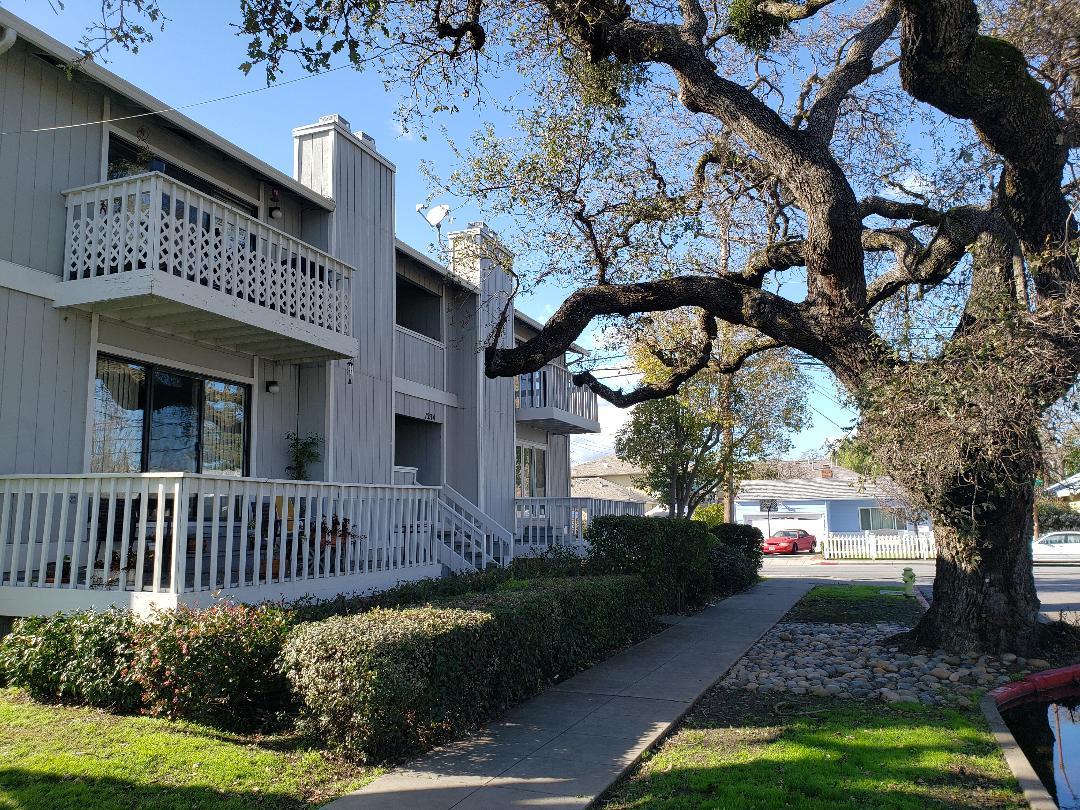 Detail Gallery Image 2 of 20 For 1234 Clinton St a,  Redwood City,  CA 94061 - 2 Beds | 2 Baths