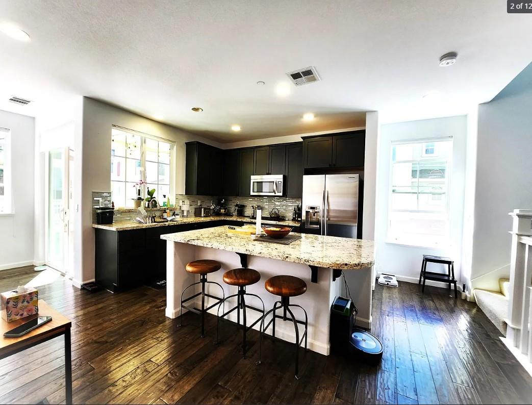 Detail Gallery Image 3 of 5 For 631 True Wind Way #218,  Redwood City,  CA 94063 - 3 Beds | 2/1 Baths