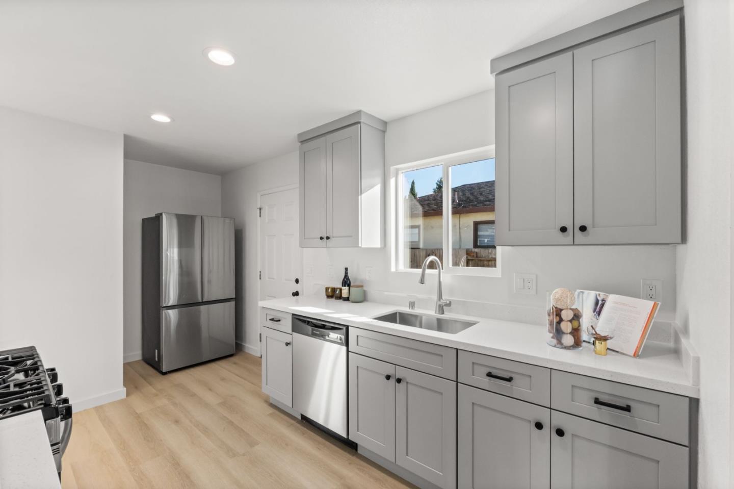 Detail Gallery Image 19 of 68 For 1064 15th Ave, Redwood City,  CA 94063 - – Beds | – Baths