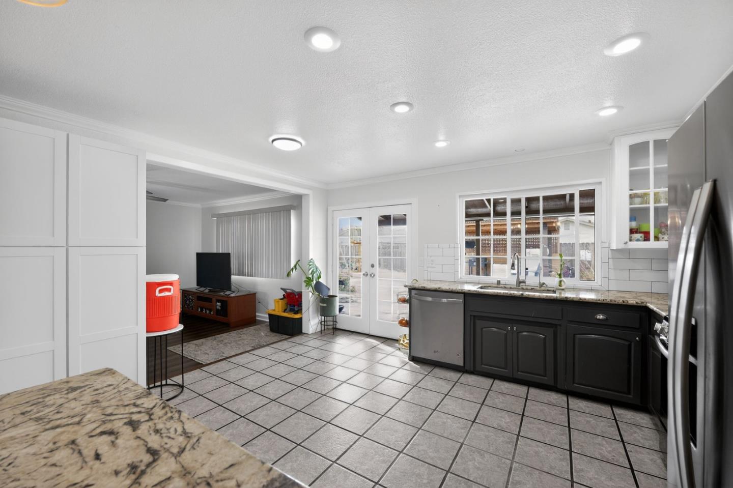 Detail Gallery Image 11 of 25 For 865 Locust Ave, Manteca,  CA 95337 - 3 Beds | 2 Baths