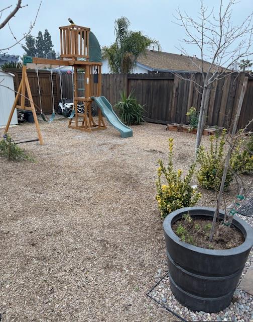 Detail Gallery Image 8 of 9 For 865 Locust Ave, Manteca,  CA 95337 - 3 Beds | 2 Baths