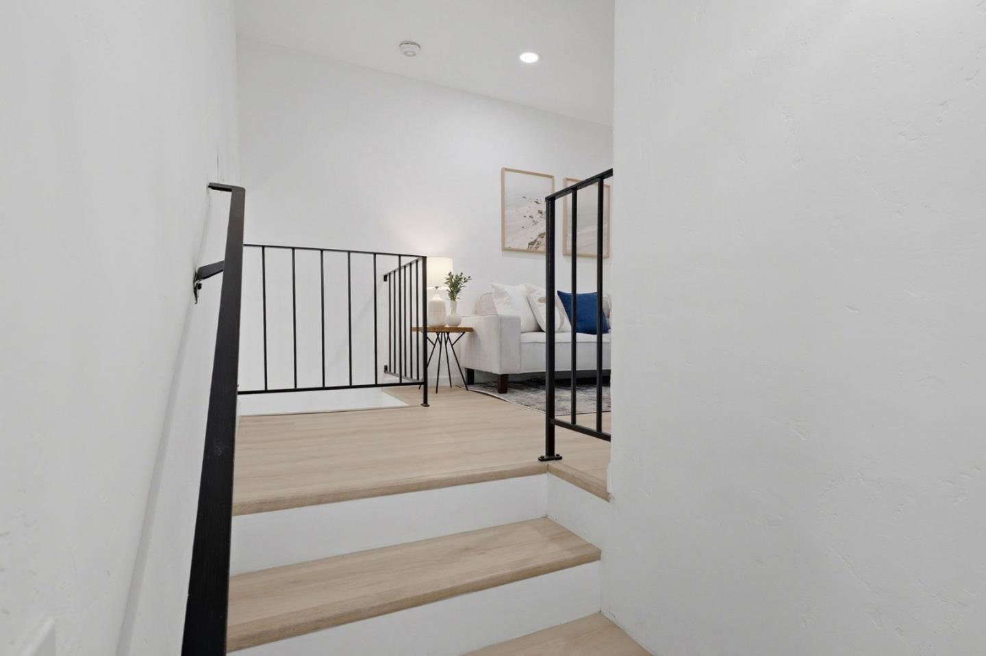 Detail Gallery Image 10 of 32 For 273 Rio Del Mar Blvd, Aptos,  CA 95003 - 2 Beds | 2 Baths