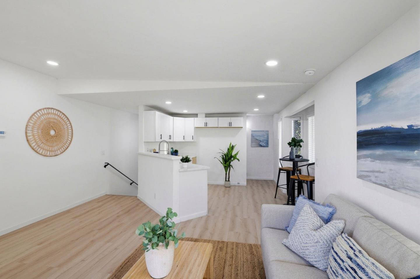 Detail Gallery Image 11 of 32 For 273 Rio Del Mar Blvd, Aptos,  CA 95003 - 2 Beds | 2 Baths