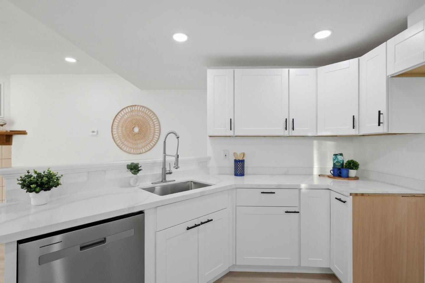 Detail Gallery Image 14 of 32 For 273 Rio Del Mar Blvd, Aptos,  CA 95003 - 2 Beds | 2 Baths