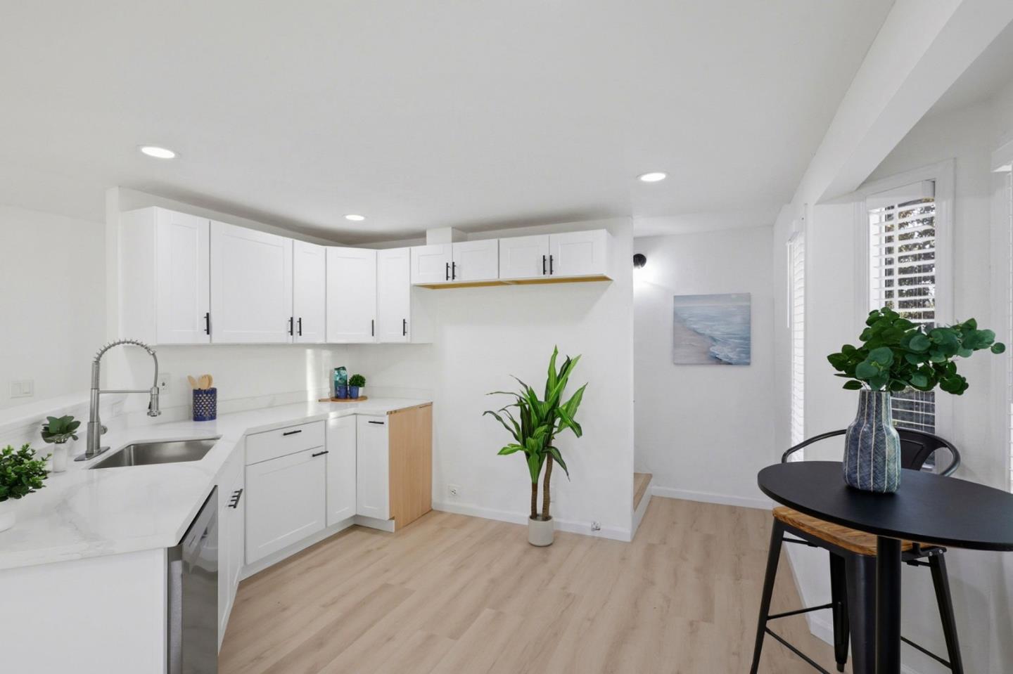 Detail Gallery Image 15 of 32 For 273 Rio Del Mar Blvd, Aptos,  CA 95003 - 2 Beds | 2 Baths