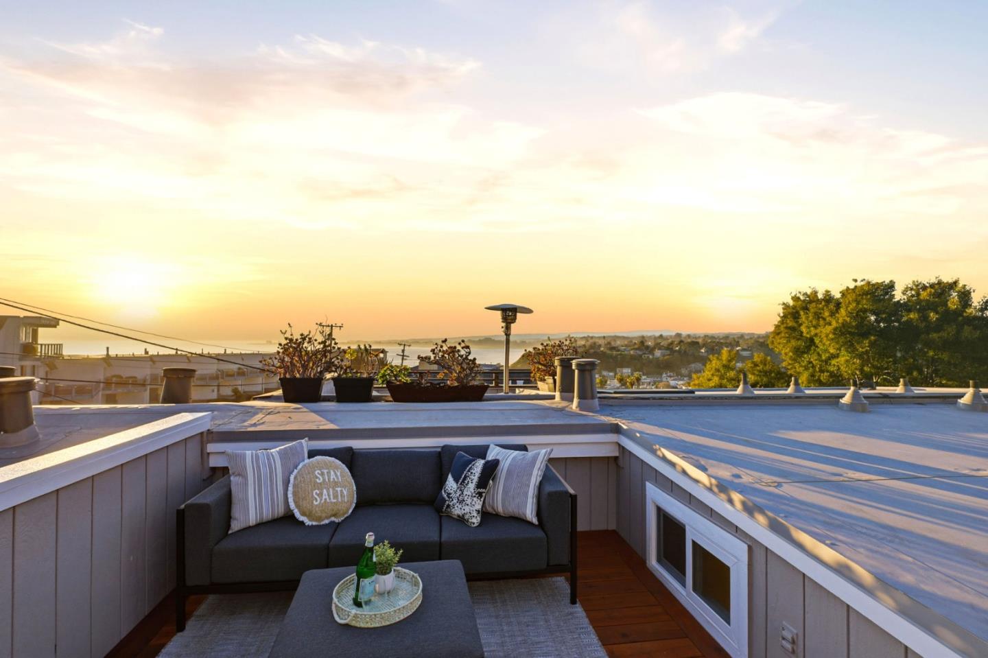 Detail Gallery Image 28 of 32 For 273 Rio Del Mar Blvd, Aptos,  CA 95003 - 2 Beds | 2 Baths