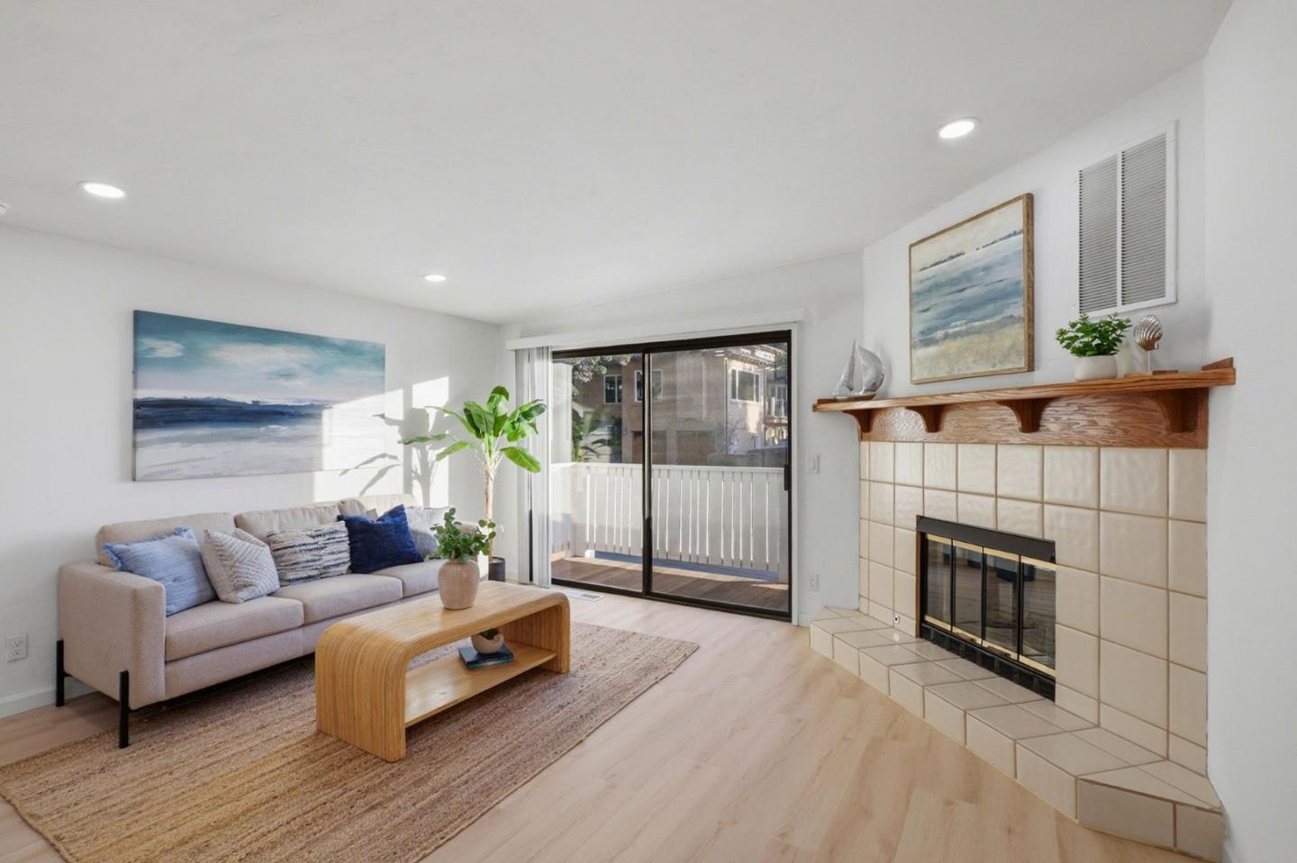 Detail Gallery Image 7 of 32 For 273 Rio Del Mar Blvd, Aptos,  CA 95003 - 2 Beds | 2 Baths