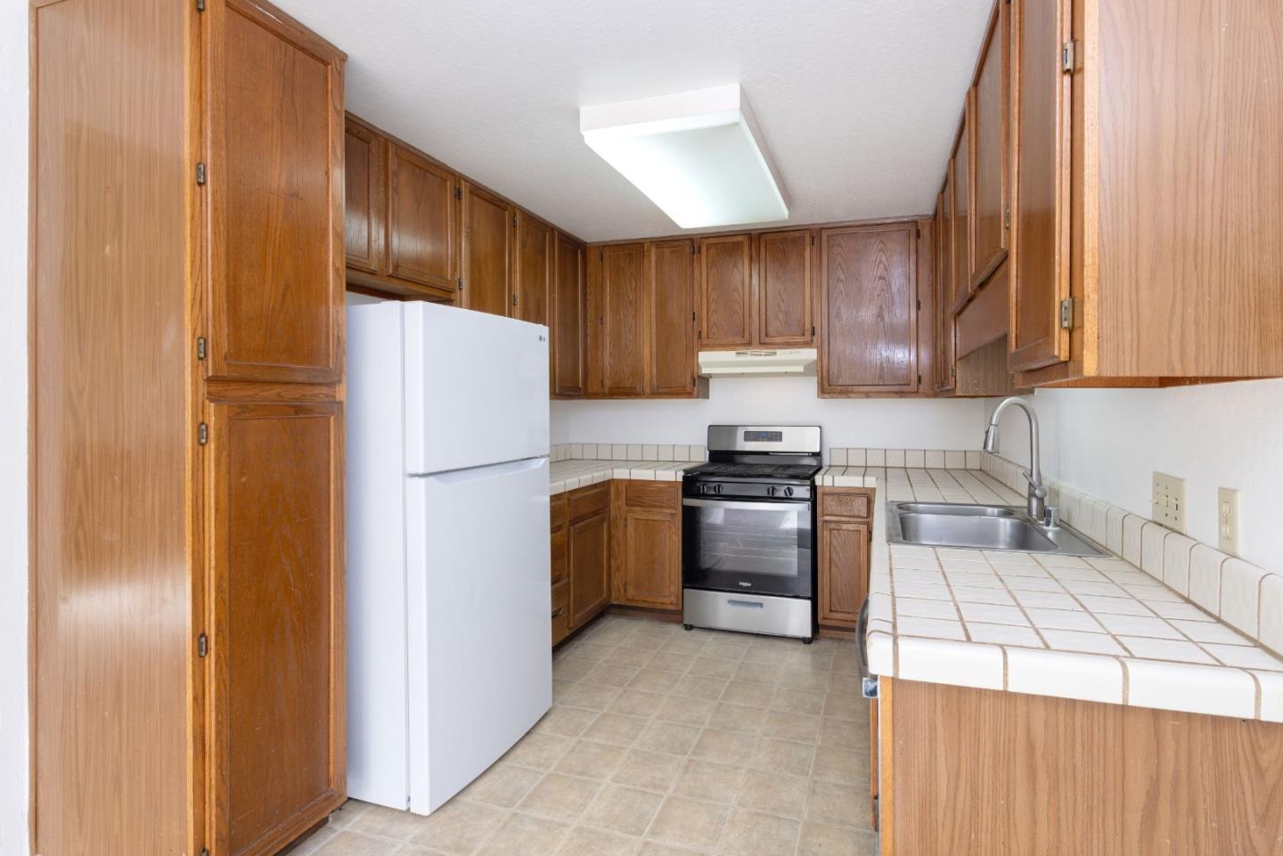 Detail Gallery Image 10 of 21 For 216 Green Meadow Dr #C,  Watsonville,  CA 95076 - 3 Beds | 1/1 Baths