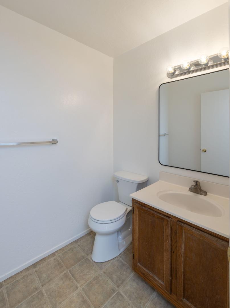 Detail Gallery Image 11 of 21 For 216 Green Meadow Dr #C,  Watsonville,  CA 95076 - 3 Beds | 1/1 Baths