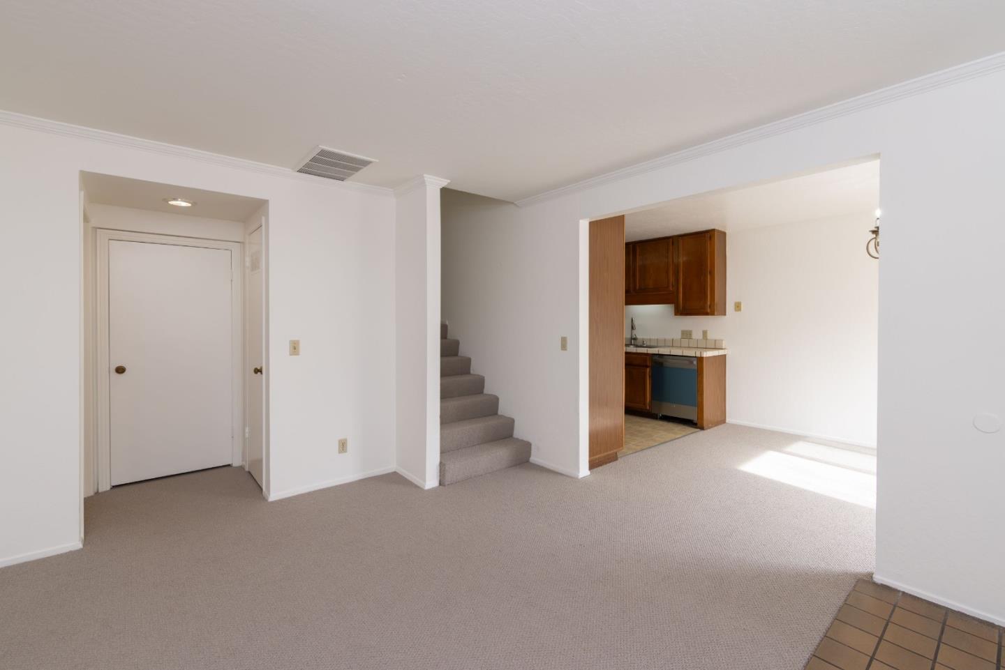 Detail Gallery Image 12 of 21 For 216 Green Meadow Dr #C,  Watsonville,  CA 95076 - 3 Beds | 1/1 Baths