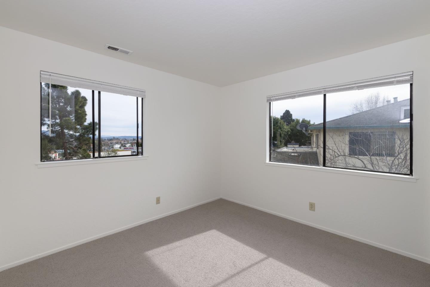 Detail Gallery Image 14 of 21 For 216 Green Meadow Dr #C,  Watsonville,  CA 95076 - 3 Beds | 1/1 Baths