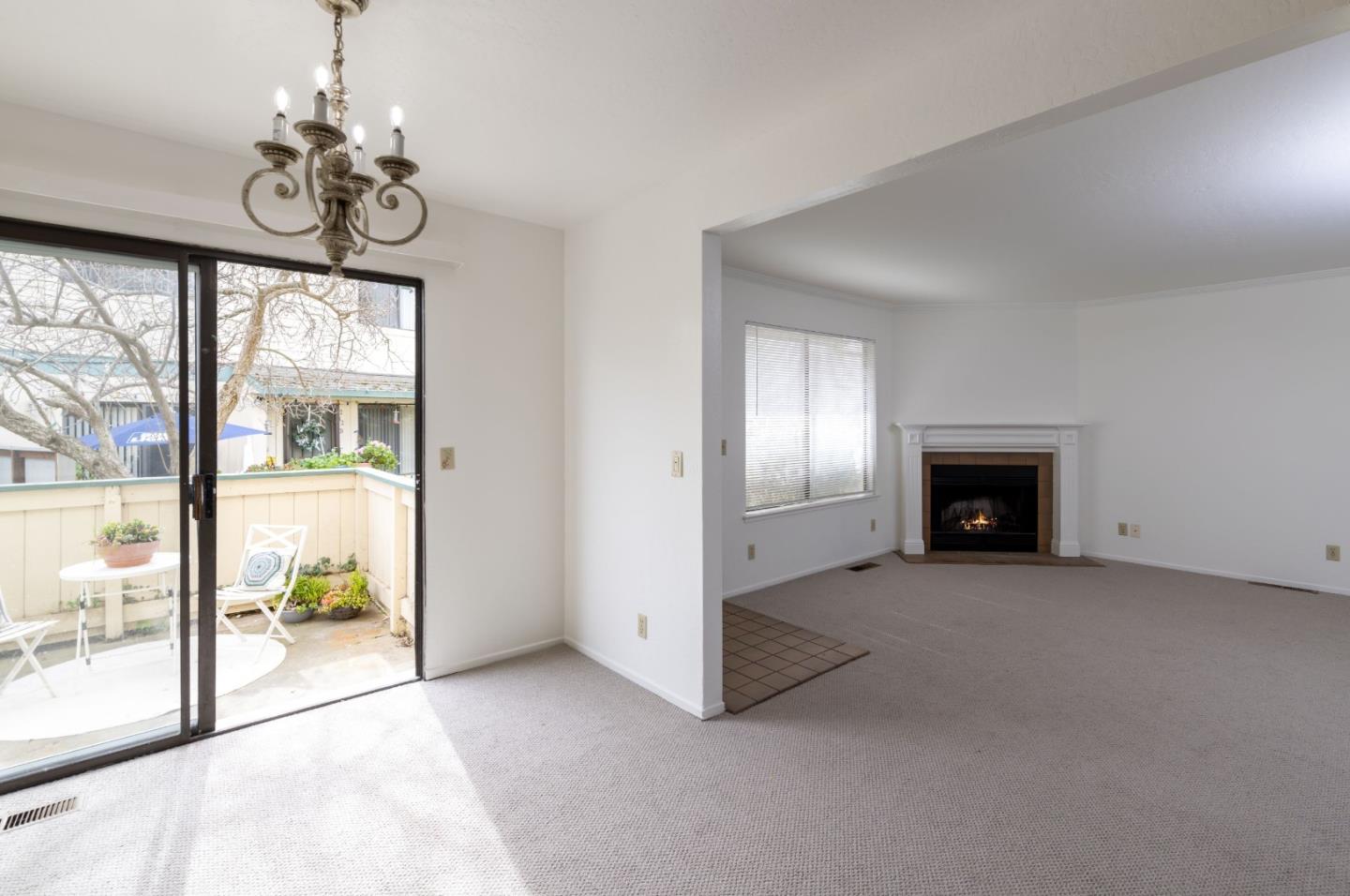 Detail Gallery Image 2 of 21 For 216 Green Meadow Dr #C,  Watsonville,  CA 95076 - 3 Beds | 1/1 Baths