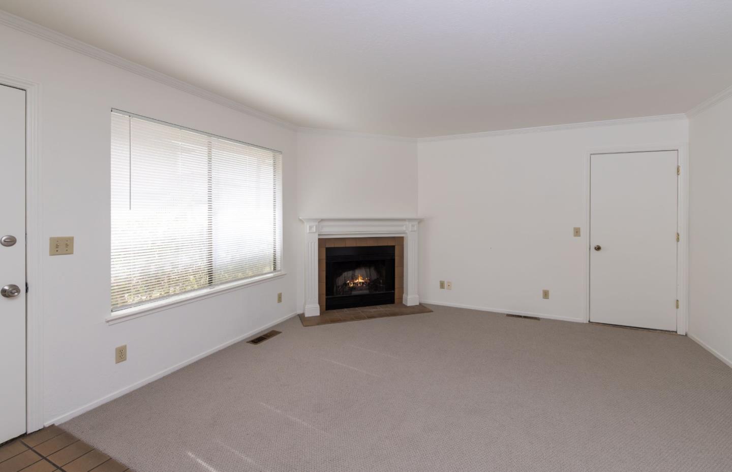 Detail Gallery Image 3 of 21 For 216 Green Meadow Dr #C,  Watsonville,  CA 95076 - 3 Beds | 1/1 Baths