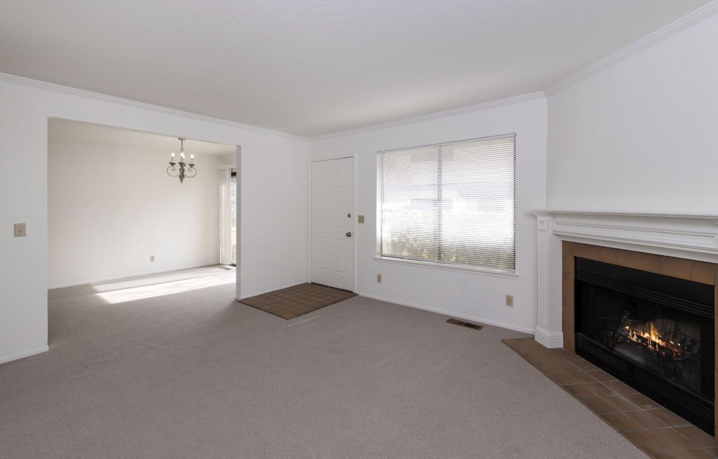 Detail Gallery Image 4 of 21 For 216 Green Meadow Dr #C,  Watsonville,  CA 95076 - 3 Beds | 1/1 Baths