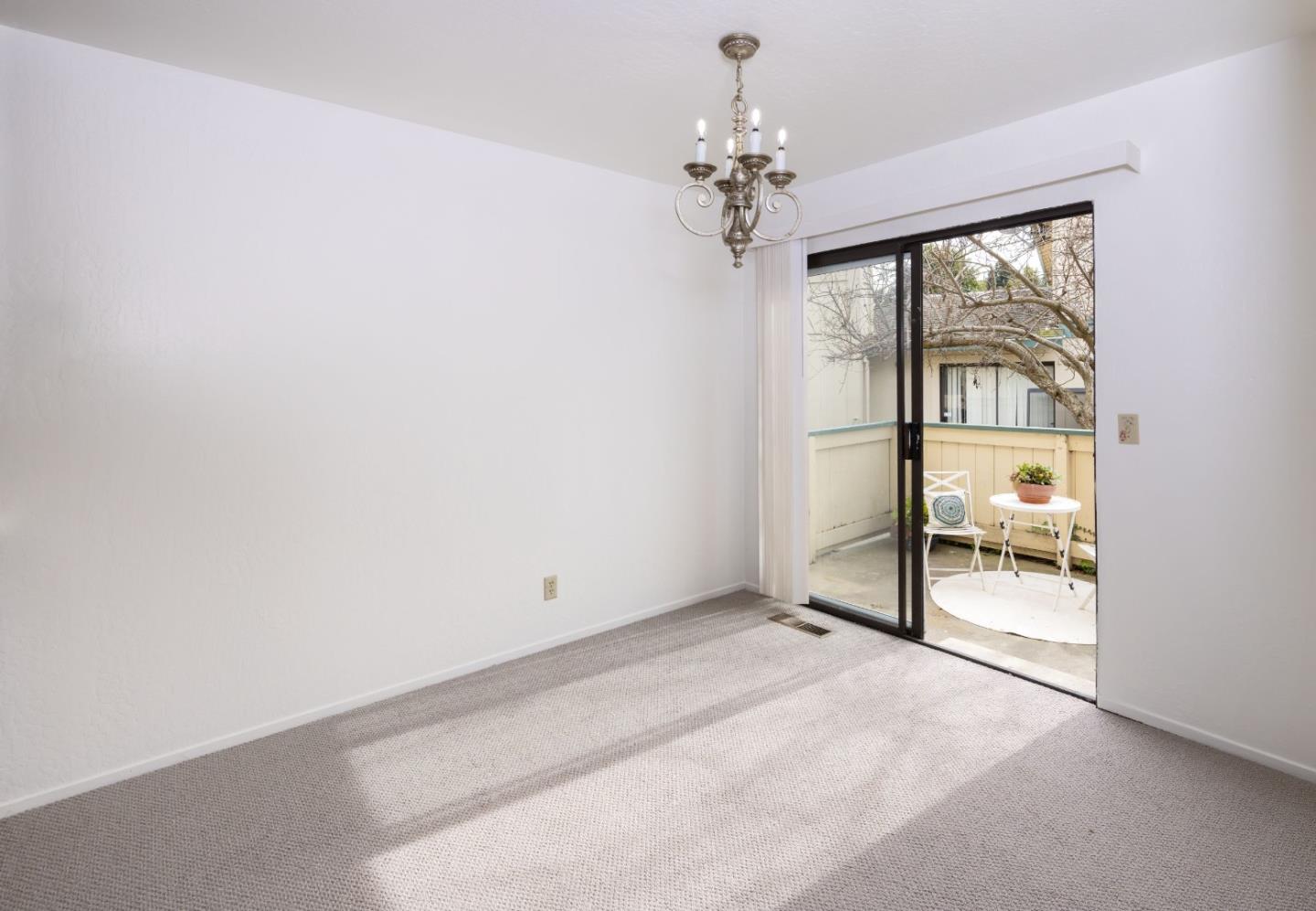 Detail Gallery Image 6 of 21 For 216 Green Meadow Dr #C,  Watsonville,  CA 95076 - 3 Beds | 1/1 Baths