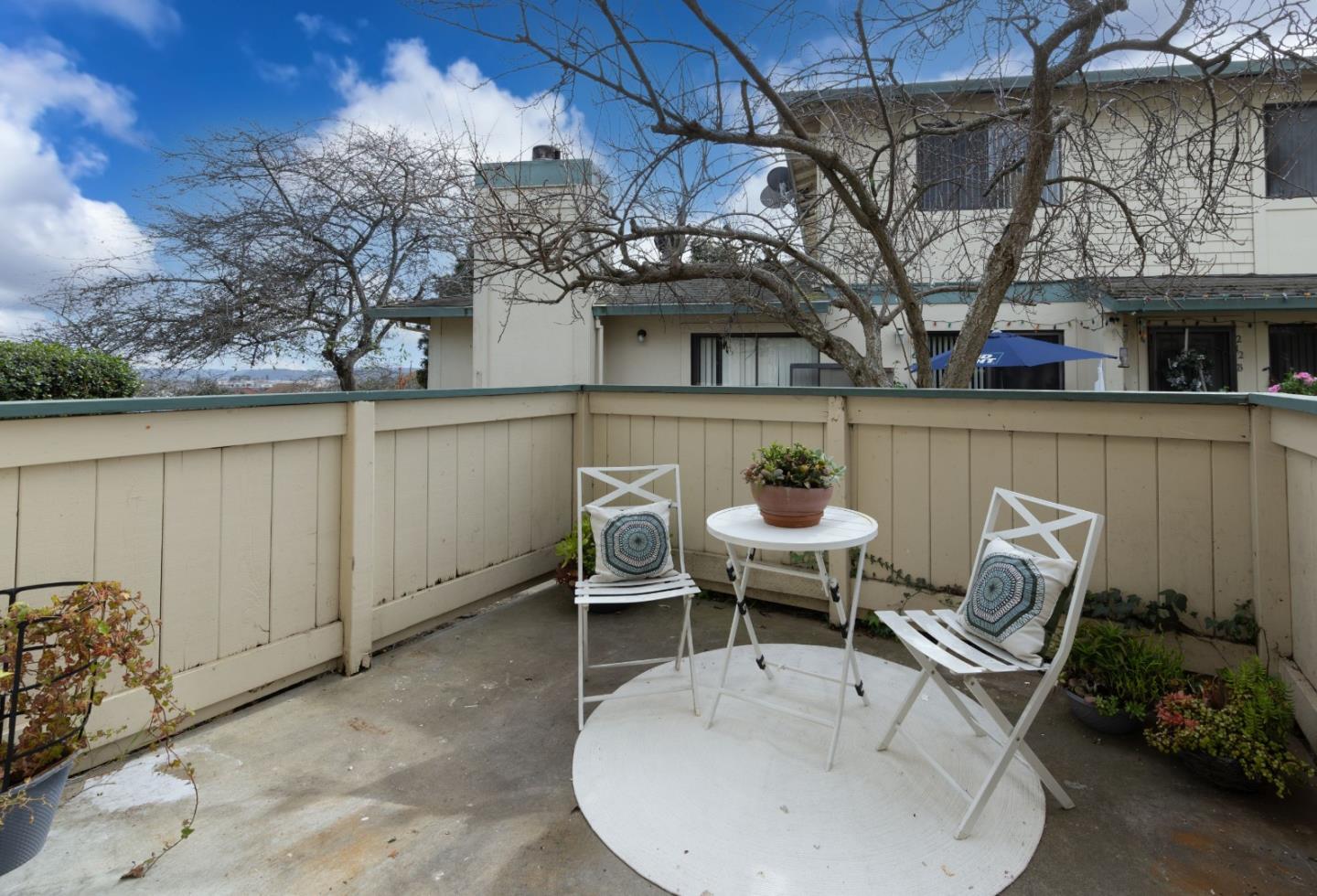 Detail Gallery Image 8 of 21 For 216 Green Meadow Dr #C,  Watsonville,  CA 95076 - 3 Beds | 1/1 Baths