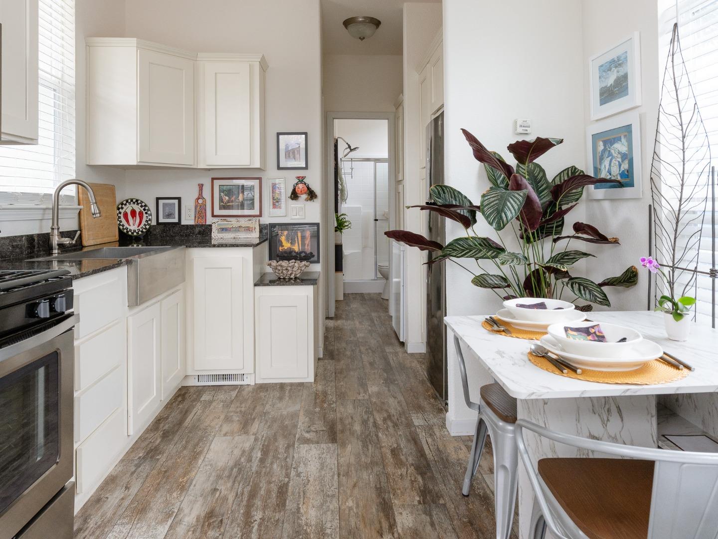 Detail Gallery Image 3 of 16 For 2120 North Pacific #25,  Santa Cruz,  CA 95060 - 1 Beds | 1 Baths