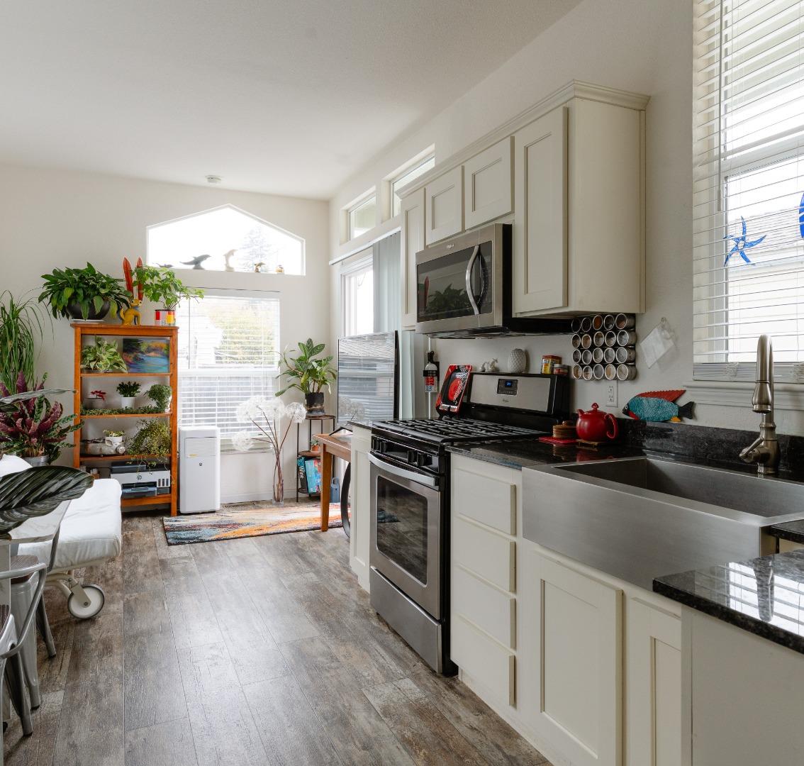 Detail Gallery Image 4 of 16 For 2120 North Pacific #25,  Santa Cruz,  CA 95060 - 1 Beds | 1 Baths