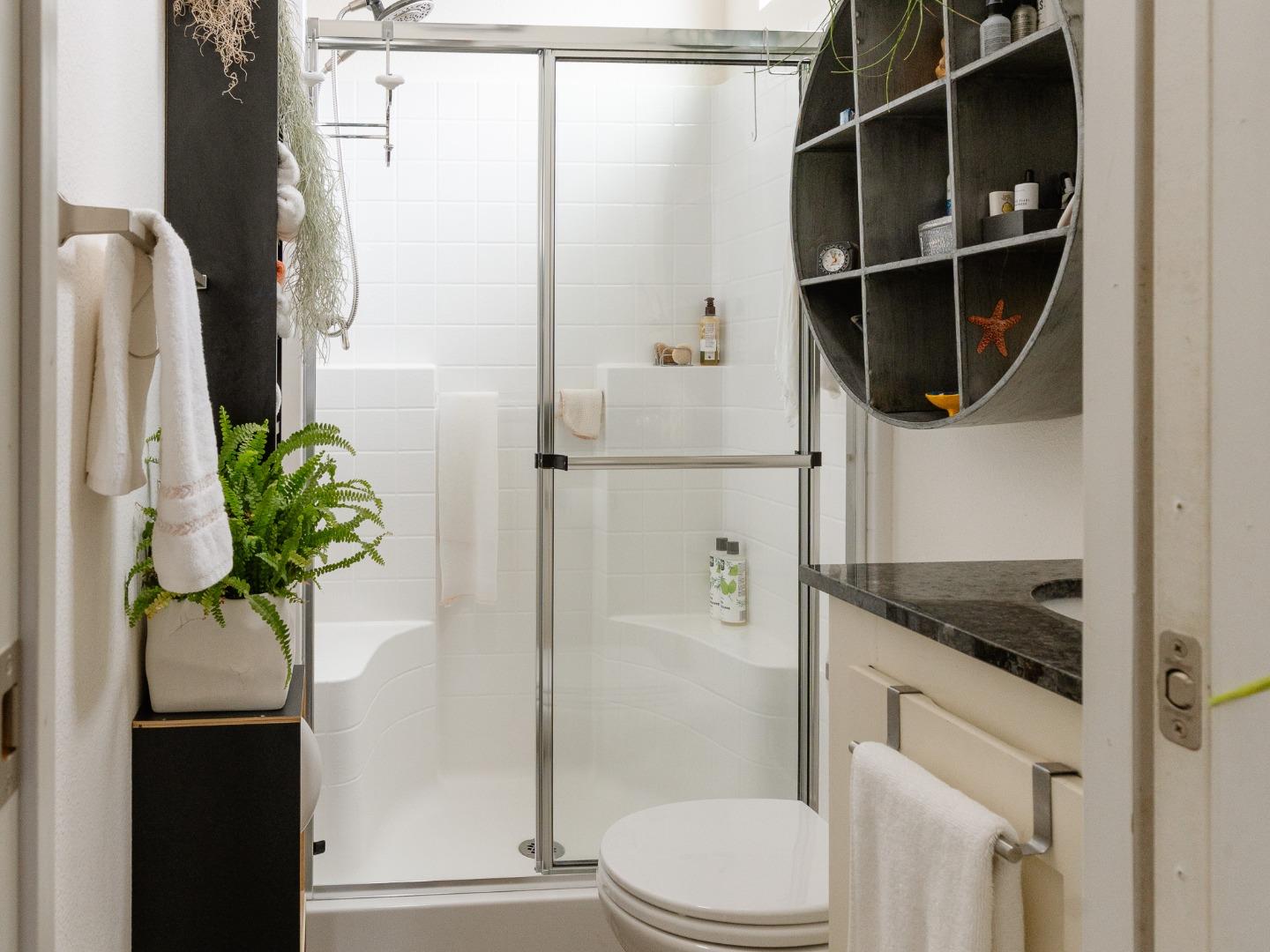 Detail Gallery Image 5 of 16 For 2120 North Pacific #25,  Santa Cruz,  CA 95060 - 1 Beds | 1 Baths