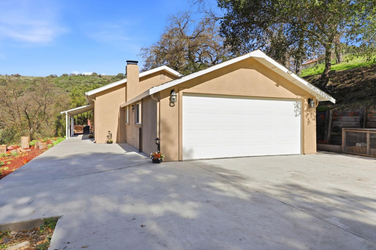 Detail Gallery Image 8 of 85 For 22000 Fortini Rd, San Jose,  CA 95120 - 3 Beds | 2 Baths