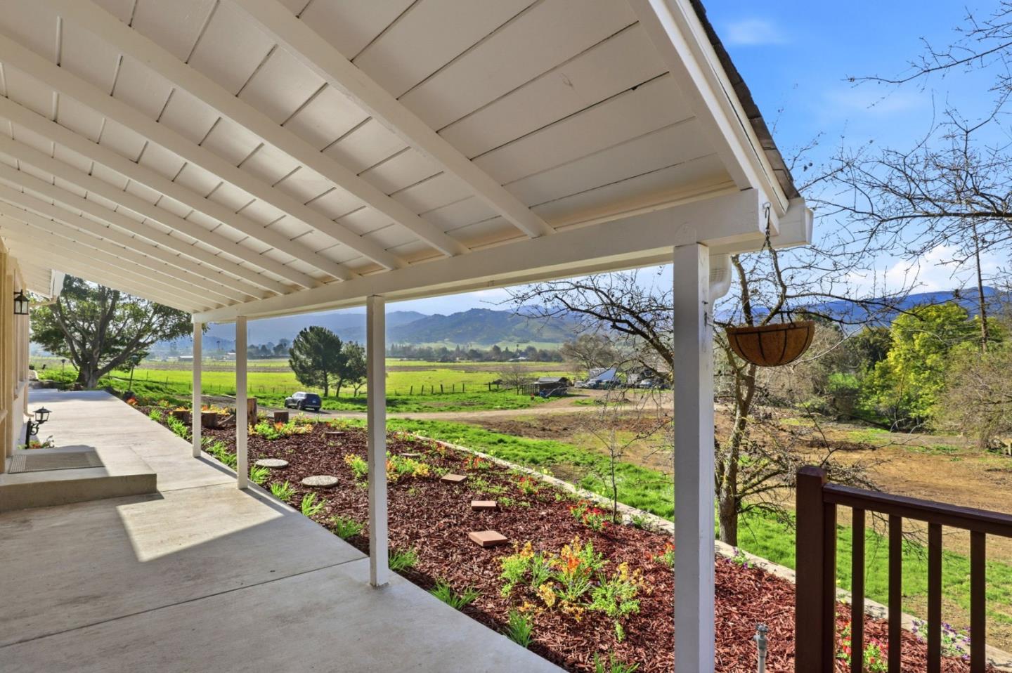 Detail Gallery Image 9 of 85 For 22000 Fortini Rd, San Jose,  CA 95120 - 3 Beds | 2 Baths