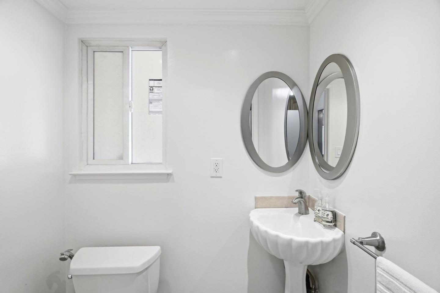 Detail Gallery Image 14 of 39 For 1071 Colony Hills Ln, Cupertino,  CA 95014 - 5 Beds | 3/1 Baths