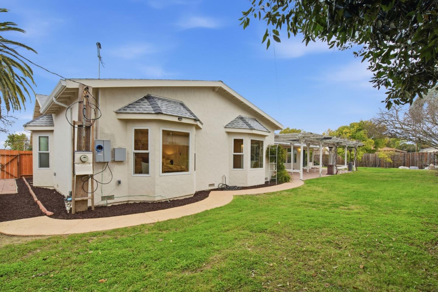 Detail Gallery Image 33 of 39 For 1071 Colony Hills Ln, Cupertino,  CA 95014 - 5 Beds | 3/1 Baths