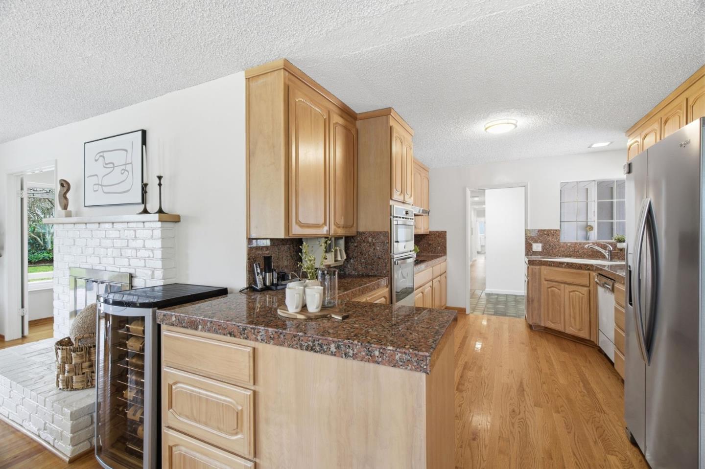 Detail Gallery Image 9 of 39 For 1071 Colony Hills Ln, Cupertino,  CA 95014 - 5 Beds | 3/1 Baths