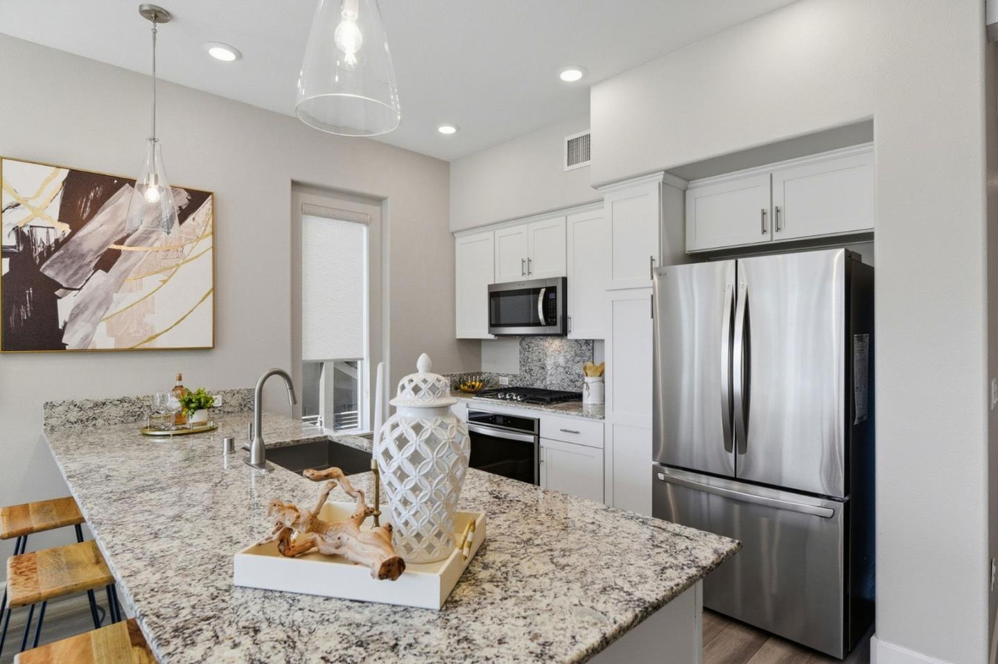 Detail Gallery Image 8 of 40 For 3027 Manuel St #4,  San Jose,  CA 95136 - 3 Beds | 2 Baths