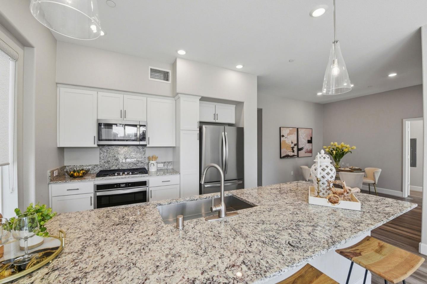 Detail Gallery Image 9 of 40 For 3027 Manuel St #4,  San Jose,  CA 95136 - 3 Beds | 2 Baths