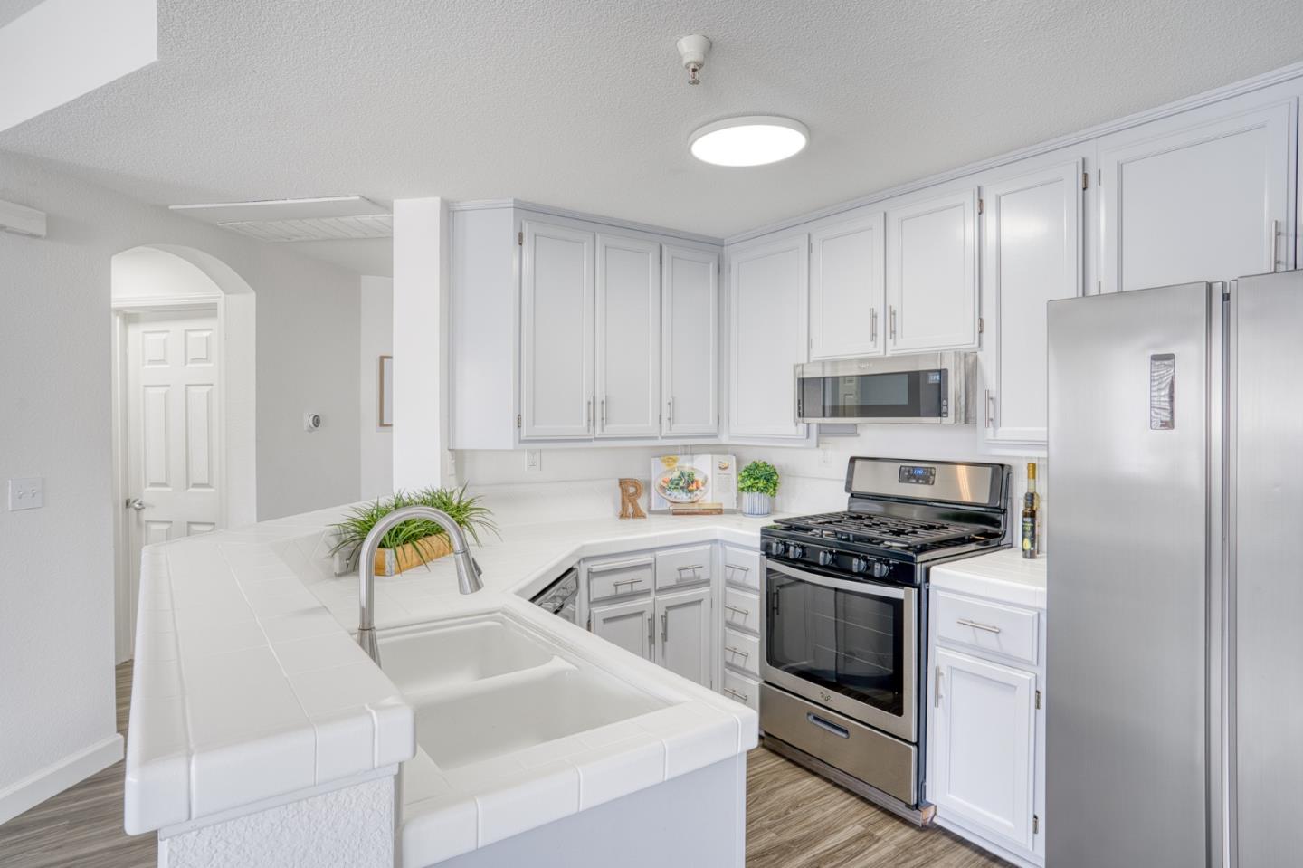 Detail Gallery Image 13 of 47 For 501 Baltic Cir #539,  Redwood City,  CA 94065 - 1 Beds | 1/1 Baths