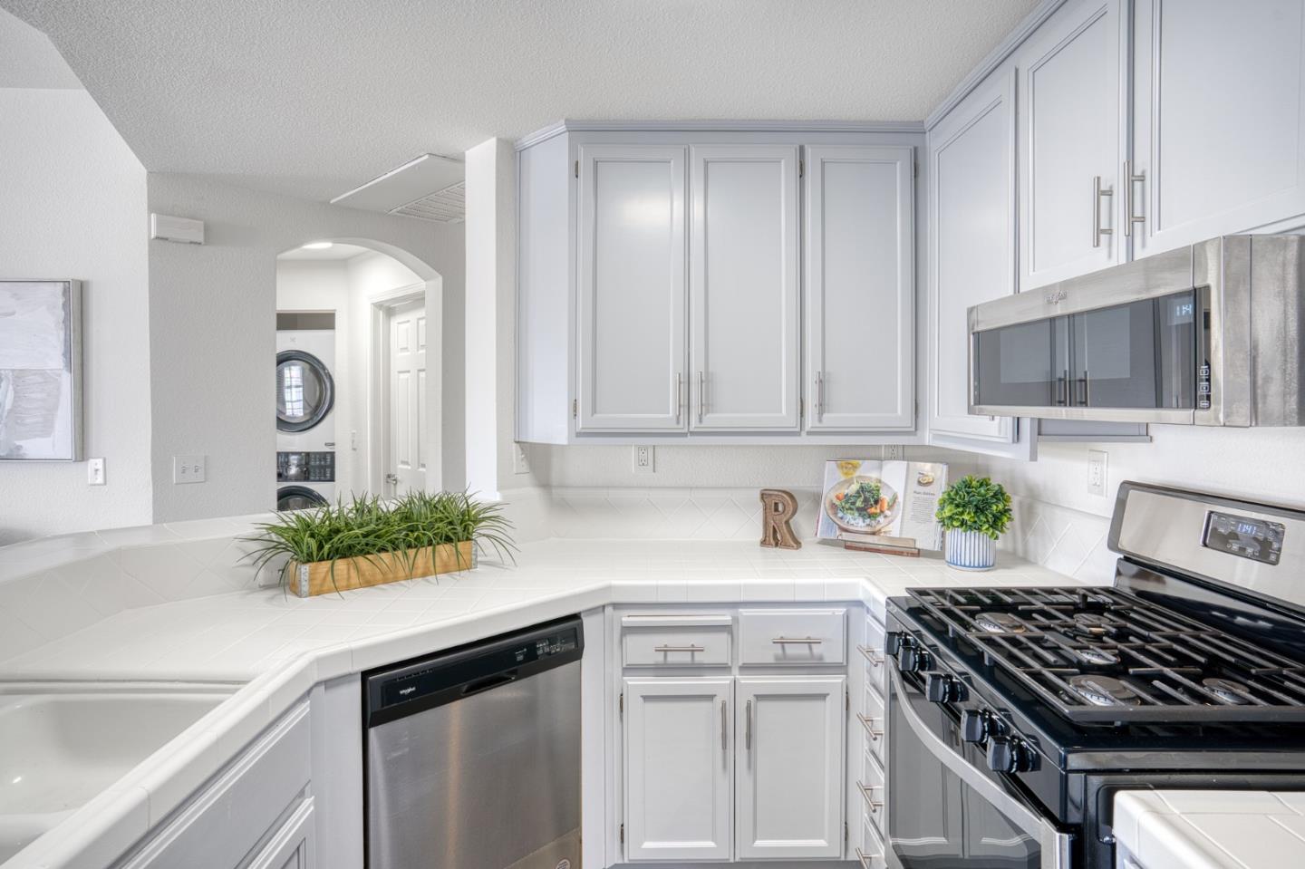 Detail Gallery Image 14 of 47 For 501 Baltic Cir #539,  Redwood City,  CA 94065 - 1 Beds | 1/1 Baths