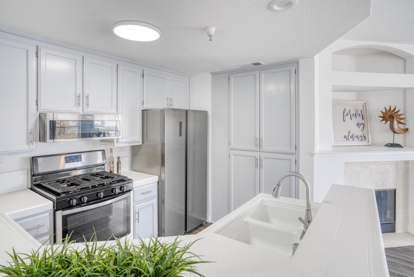 Detail Gallery Image 15 of 47 For 501 Baltic Cir #539,  Redwood City,  CA 94065 - 1 Beds | 1/1 Baths