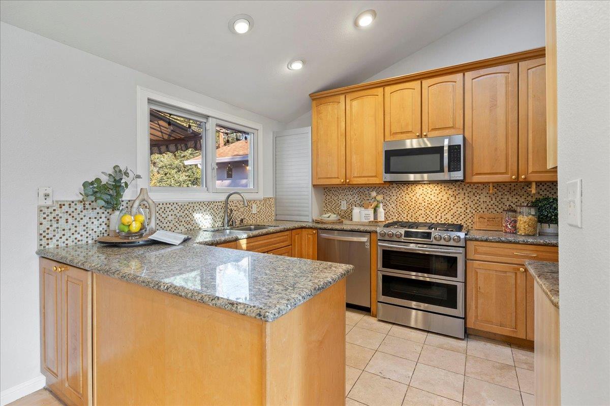 Detail Gallery Image 6 of 21 For 18255 Mccoy Ave, Saratoga,  CA 95070 - 4 Beds | 3 Baths