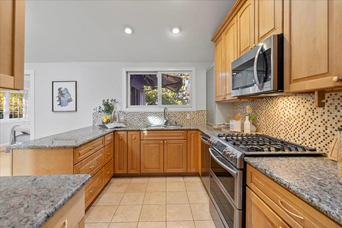 Detail Gallery Image 7 of 21 For 18255 Mccoy Ave, Saratoga,  CA 95070 - 4 Beds | 3 Baths