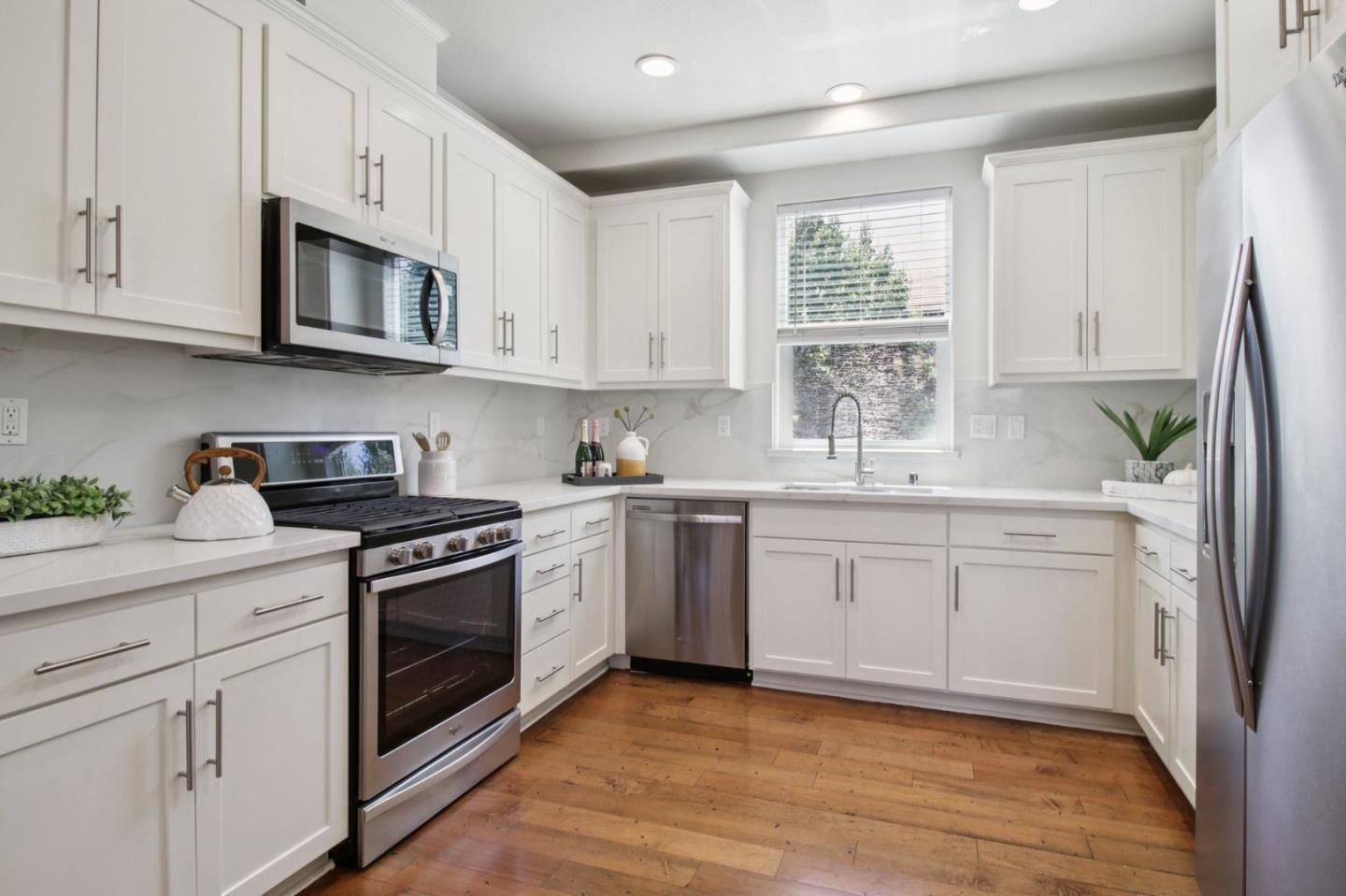 Detail Gallery Image 8 of 63 For 861 Garden St, Milpitas,  CA 95035 - 4 Beds | 3/1 Baths