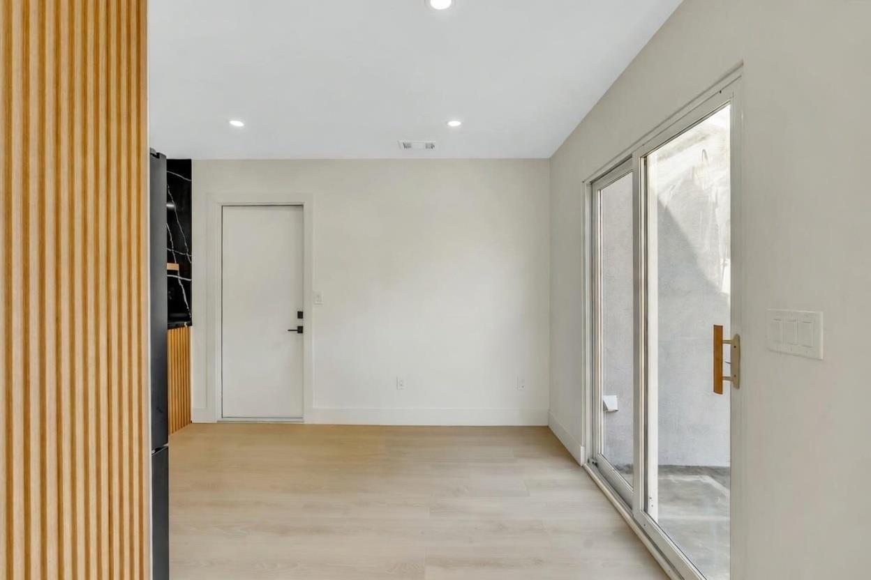 Detail Gallery Image 11 of 22 For 2011 Willow Way, San Bruno,  CA 94066 - 3 Beds | 2 Baths