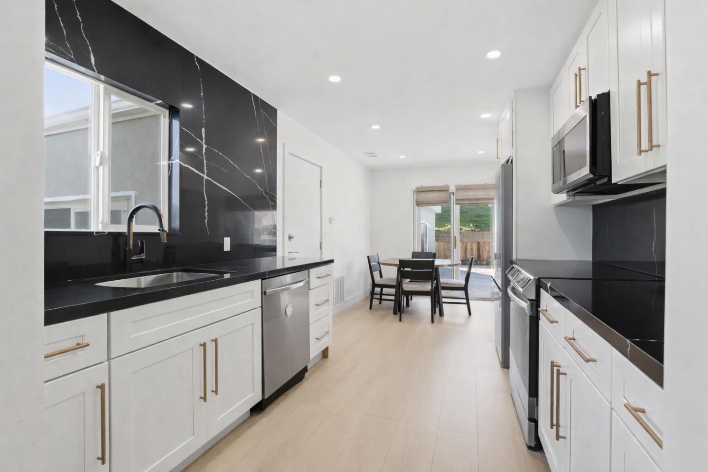 Detail Gallery Image 13 of 22 For 2011 Willow Way, San Bruno,  CA 94066 - 3 Beds | 2 Baths