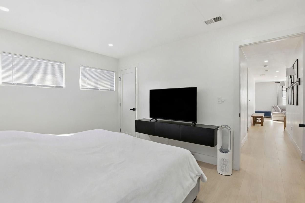 Detail Gallery Image 17 of 22 For 2011 Willow Way, San Bruno,  CA 94066 - 3 Beds | 2 Baths