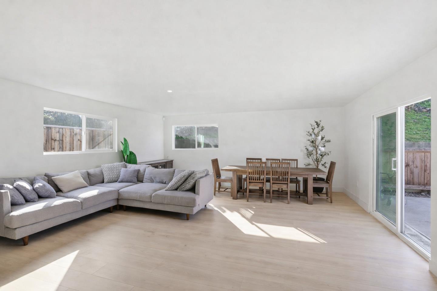 Detail Gallery Image 7 of 22 For 2011 Willow Way, San Bruno,  CA 94066 - 3 Beds | 2 Baths